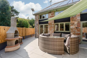 Woodpeckers - Stylish luxury property with hot tub
